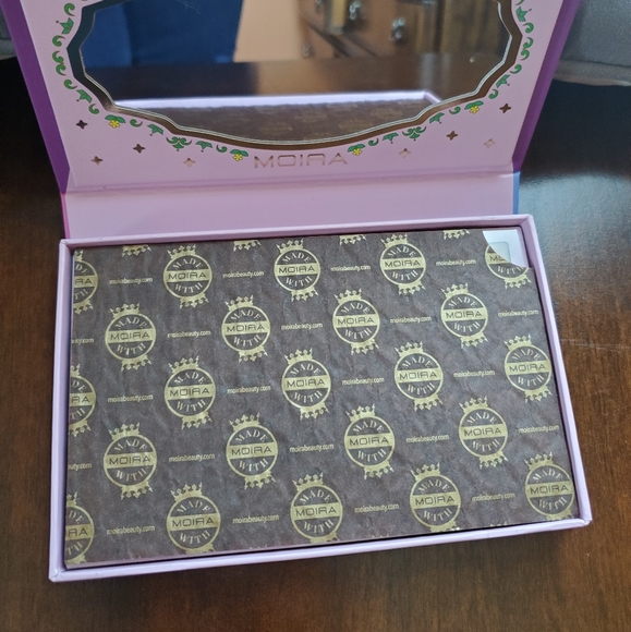 Moira cosmetics eyeshadow palette - Picture 2 of 7